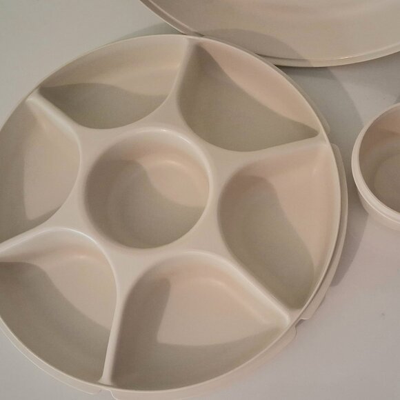 TUPPERWARE DIVIDED VEGETABLE RELISH CHIP & DIP SERVING TRAY VGUC - Picture 2 of 13